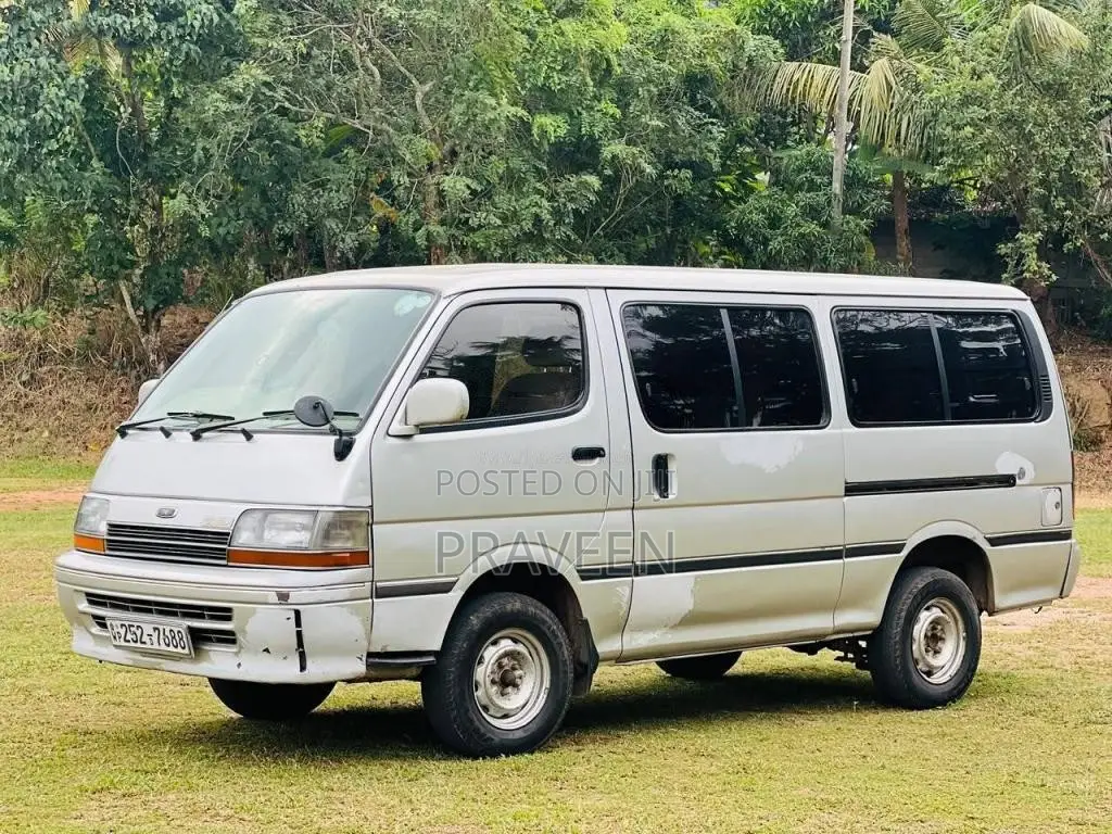 Toyota Dolphin 1999 Van (Used)