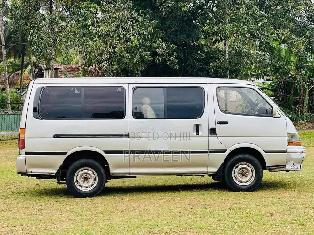 Toyota Dolphin 1999 Van (Used)