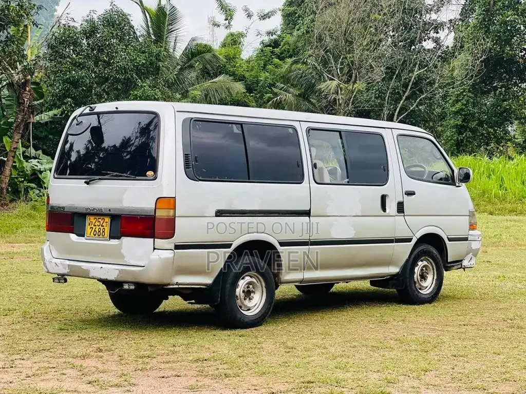 Toyota Dolphin 1999 Van (Used)