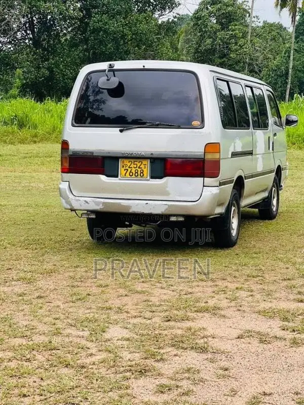 Toyota Dolphin 1999 Van (Used)