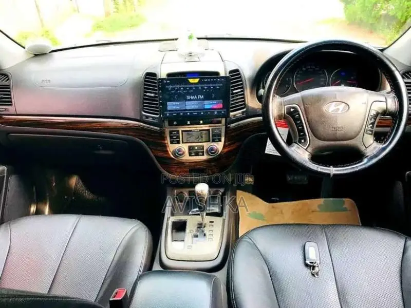 Hyundai Santa Fe 2011 SUV (Used)