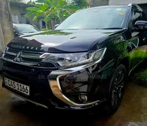 Mitsubishi Outlander NAVI PREMIUM PHEV 2016 SUV (Used)