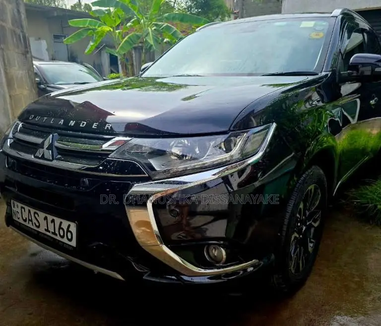 Mitsubishi Outlander NAVI PREMIUM PHEV 2016 SUV (Used)