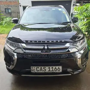 Mitsubishi Outlander NAVI PREMIUM PHEV 2016 SUV (Used)