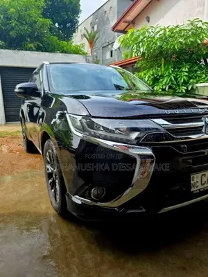 Mitsubishi Outlander NAVI PREMIUM PHEV 2016 SUV (Used)