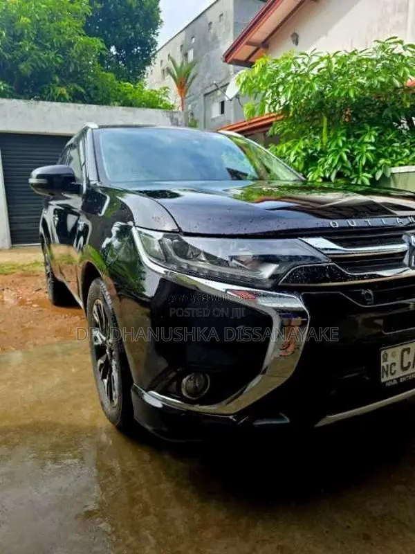 Mitsubishi Outlander NAVI PREMIUM PHEV 2016 SUV (Used)