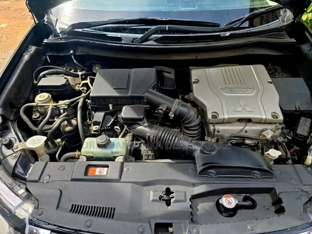 Mitsubishi Outlander NAVI PREMIUM PHEV 2016 SUV (Used)