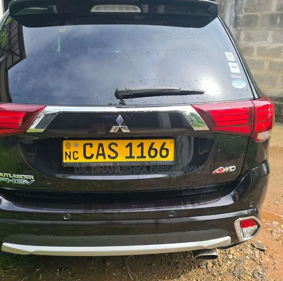 Mitsubishi Outlander NAVI PREMIUM PHEV 2016 SUV (Used)