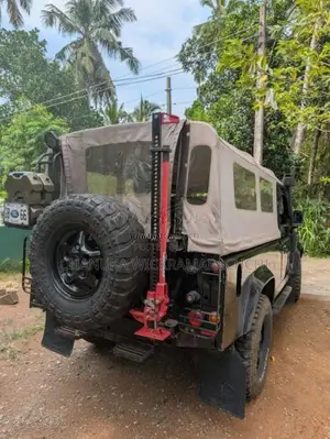 Land-Rover Defender 1976 SUV (Used)