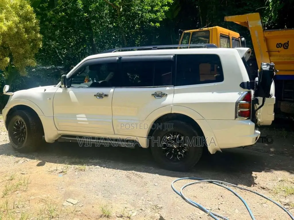 Mitsubishi MONTERO 2000 SUV (Used)