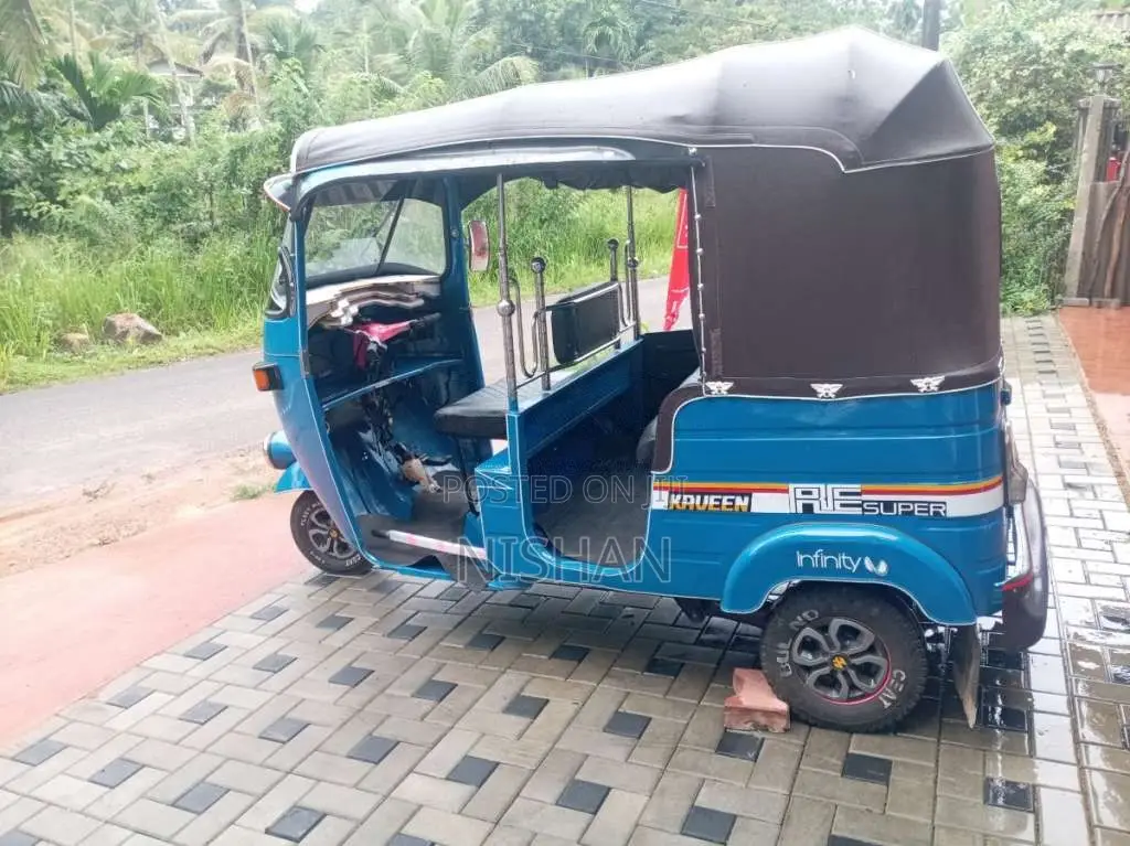 Bajaj 2 Stroke 2004 Three Wheel (Used)