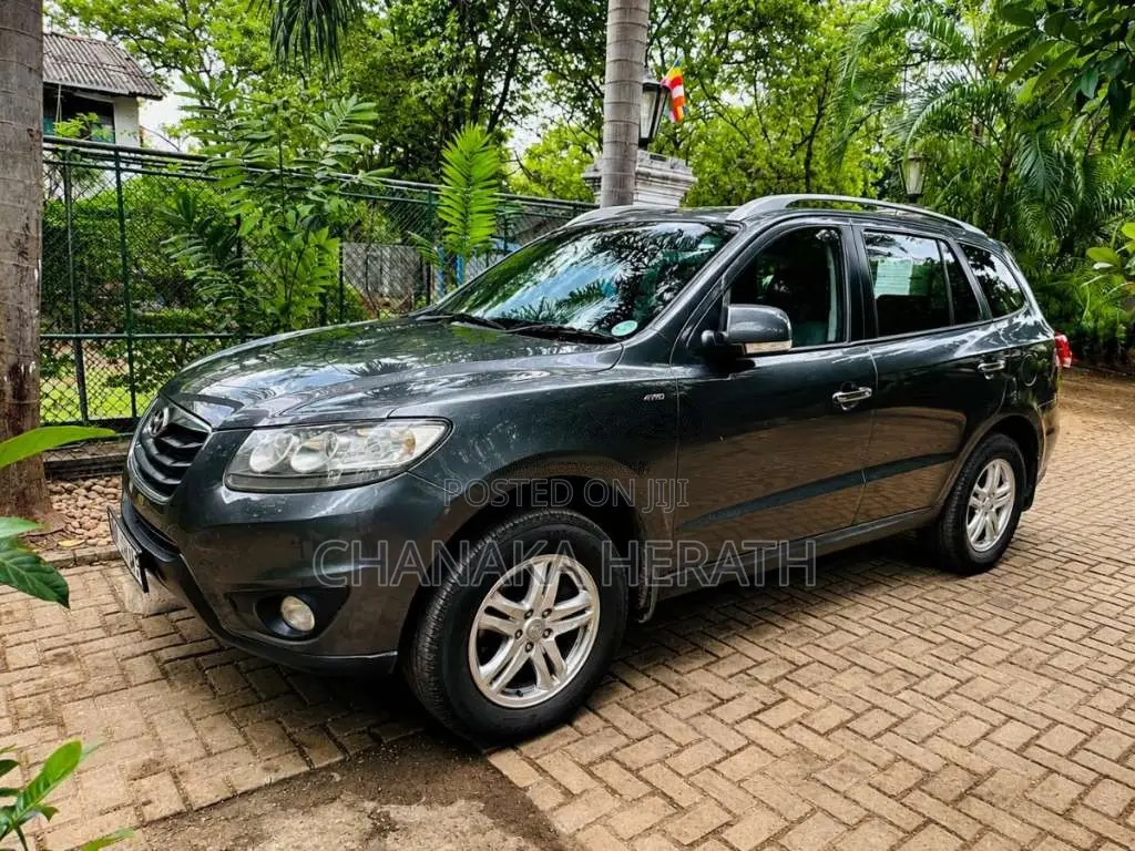 Hyundai Santa Fe 2011 SUV (Used)