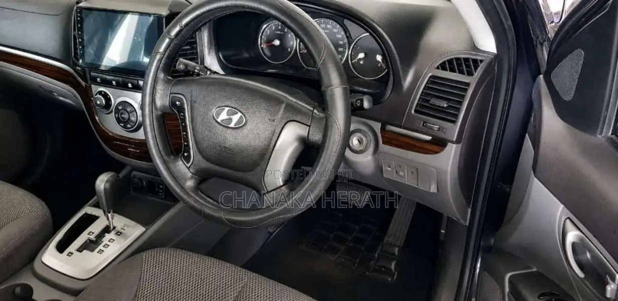 Hyundai Santa Fe 2011 SUV (Used)