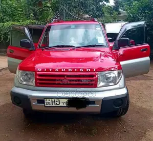 Mitsubishi Pajero Io 2000 SUV (Used)