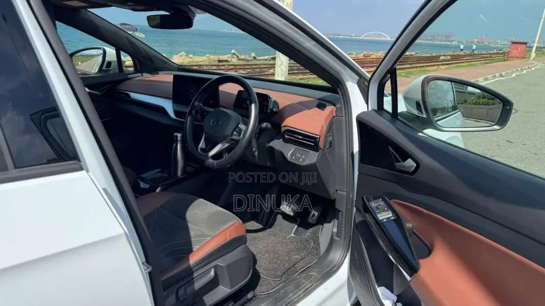 Volkswagen ID4 2024 SUV (Used)
