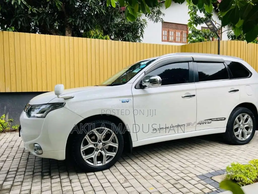 Mitsubishi Outlander 2013 SUV (Used)