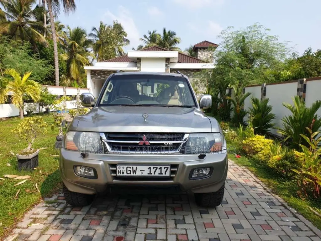 Mitsubishi Montero 2002 SUV (Used)