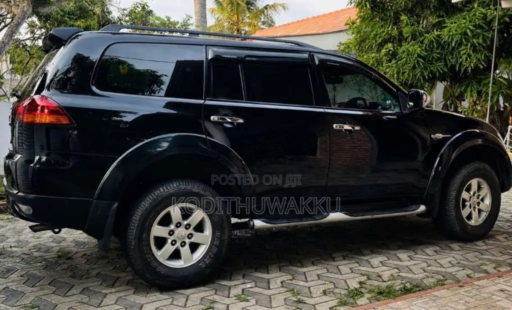 Mitsubishi Montero Sport 2011 SUV (Used)