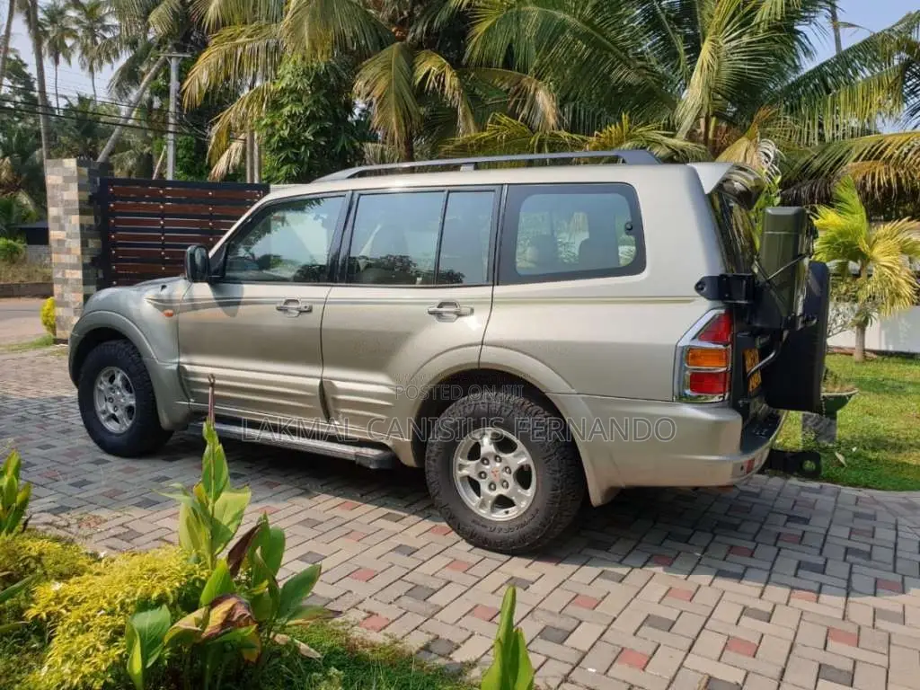 Mitsubishi Montero 2002 SUV (Used)