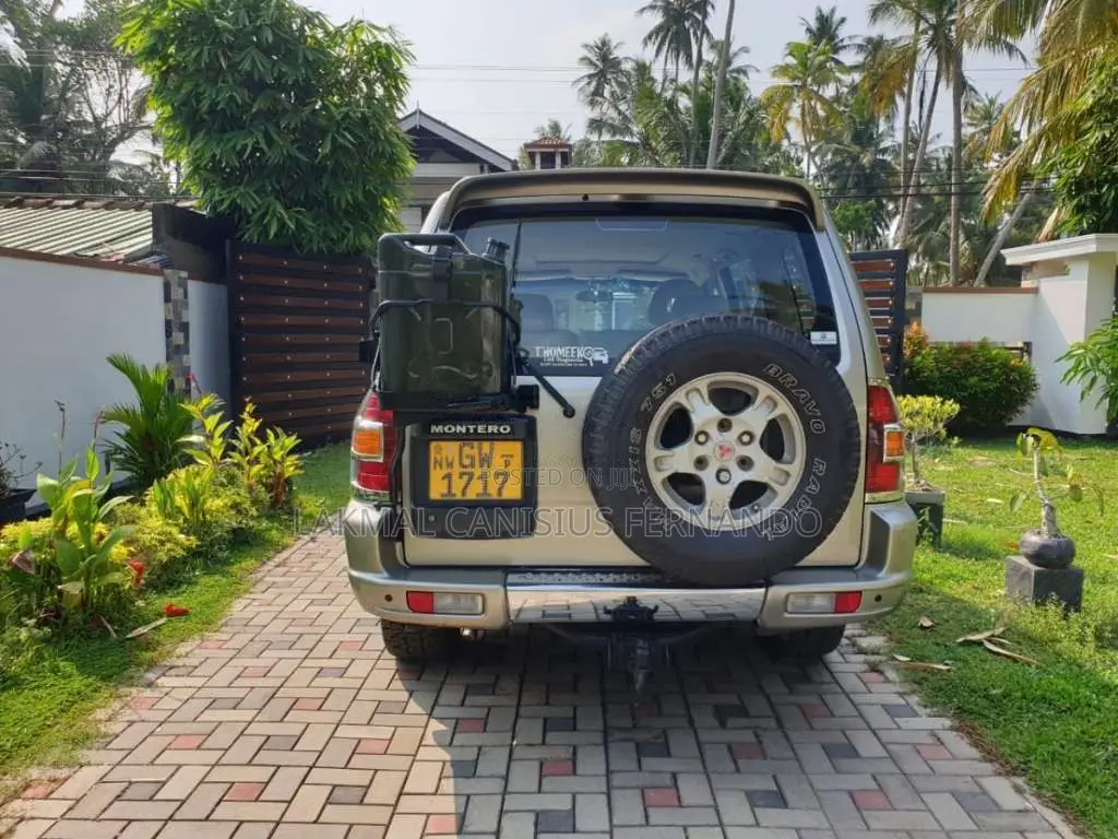 Mitsubishi Montero 2002 SUV (Used)