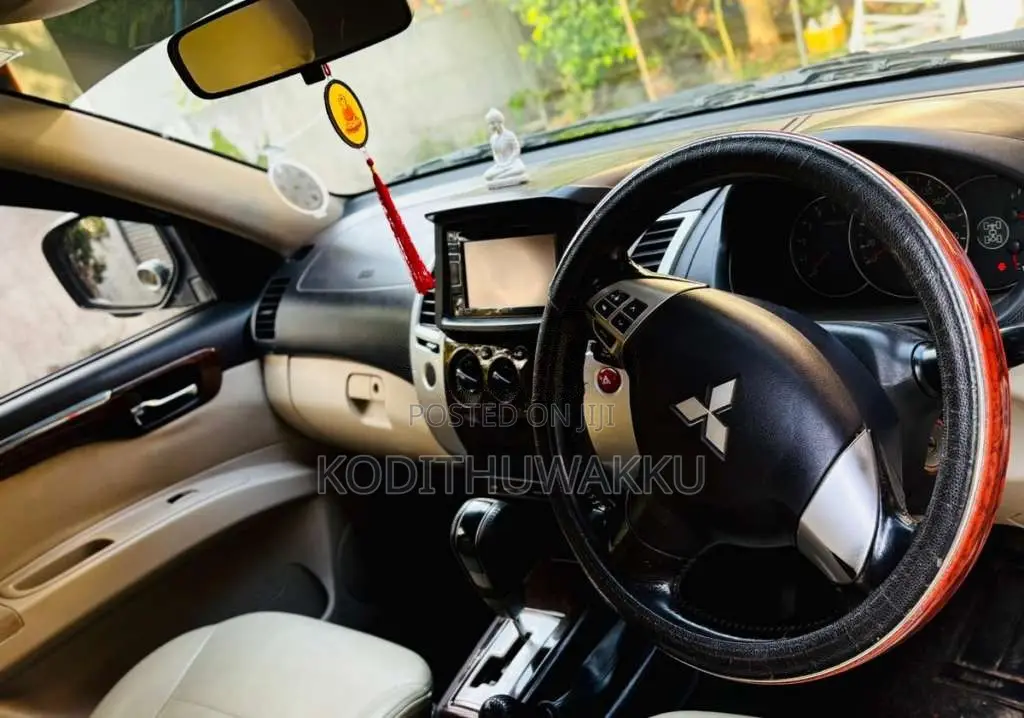 Mitsubishi Montero Sport 2011 SUV (Used)