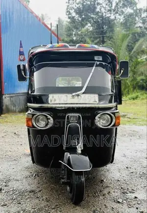 Bajaj 4 stroke 2011 Three Wheel (Used)