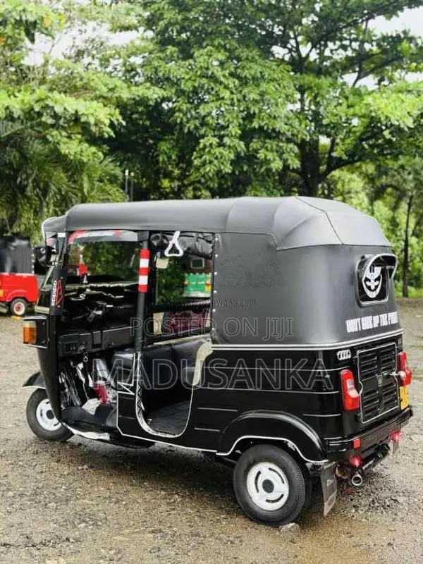 Bajaj 4 stroke 2011 Three Wheel (Used)