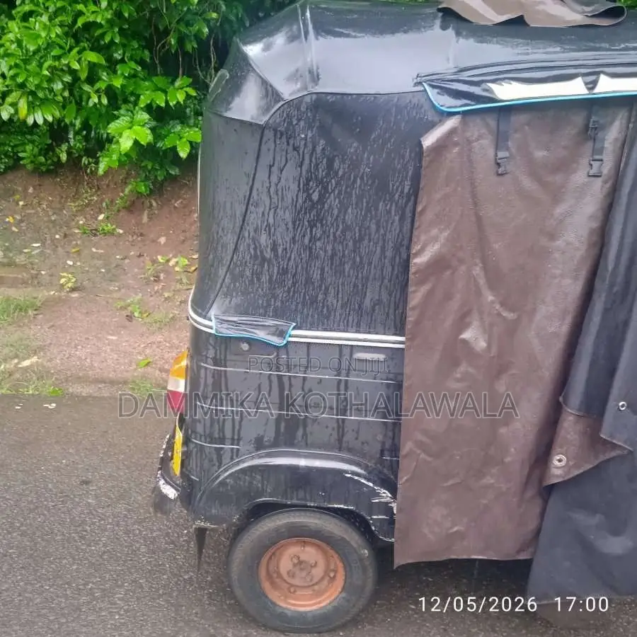 Bajaj RE 205 2011 Three Wheel (Used)