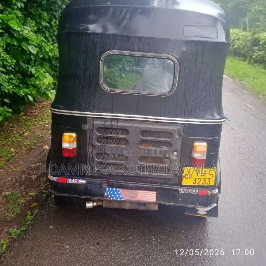 Bajaj RE 205 2011 Three Wheel (Used)