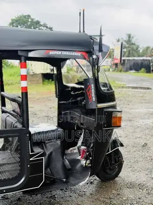 Bajaj 4 stroke 2011 Three Wheel (Used)