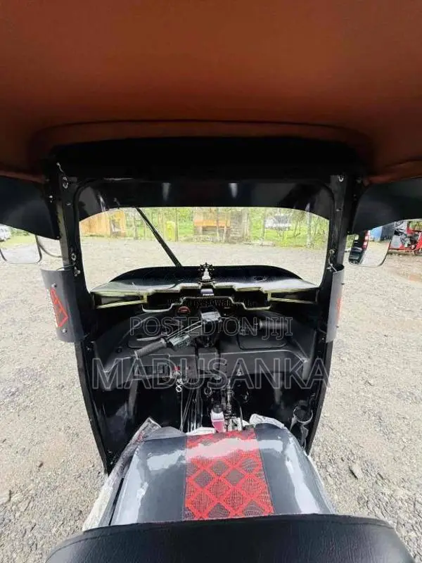 Bajaj 4 stroke 2011 Three Wheel (Used)