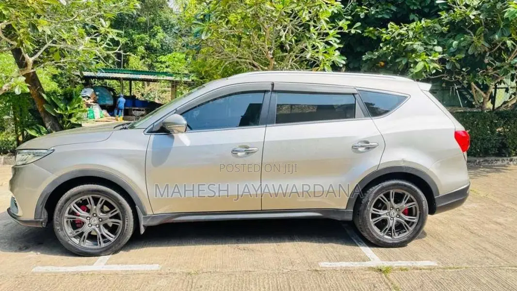 DFSK Glory I-Auto 2022 SUV (Used)