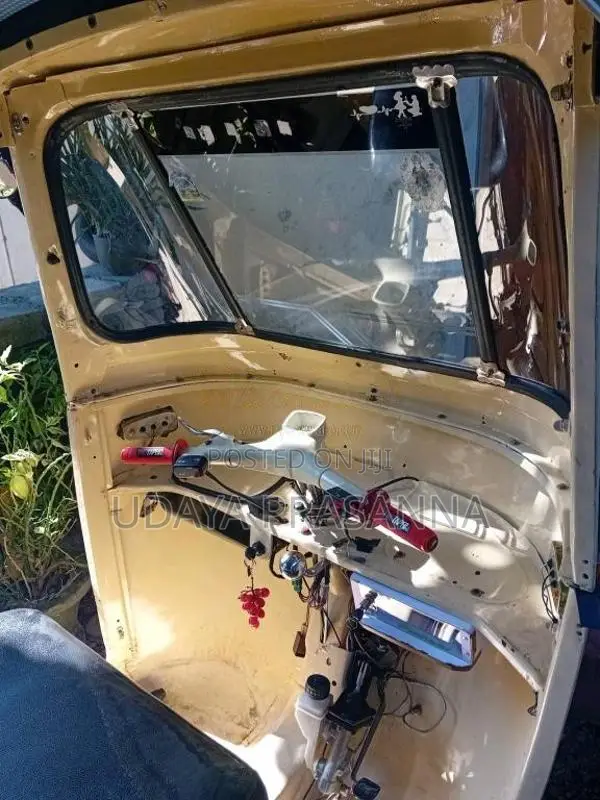 Bajaj RE 2000 Three Wheel (Used)