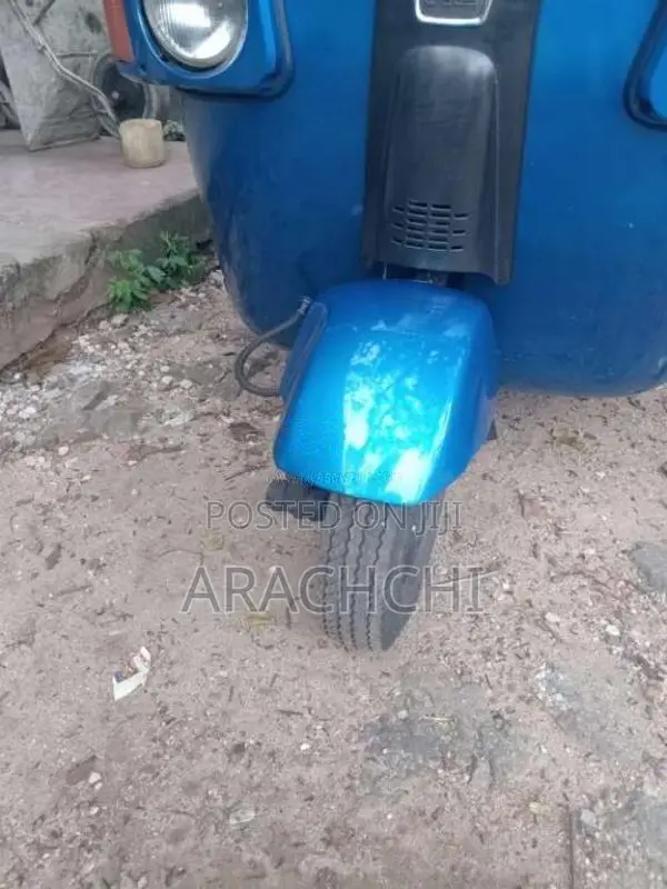 Bajaj RE 205 2011 Three Wheel (Used)