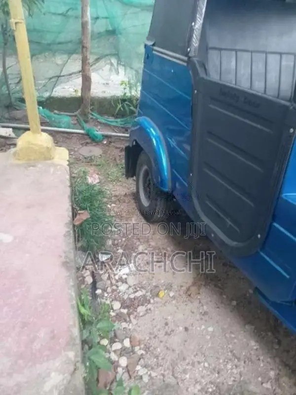 Bajaj RE 205 2011 Three Wheel (Used)