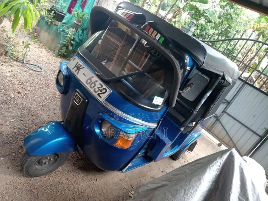 Bajaj RE 205 2011 Three Wheel (Used)