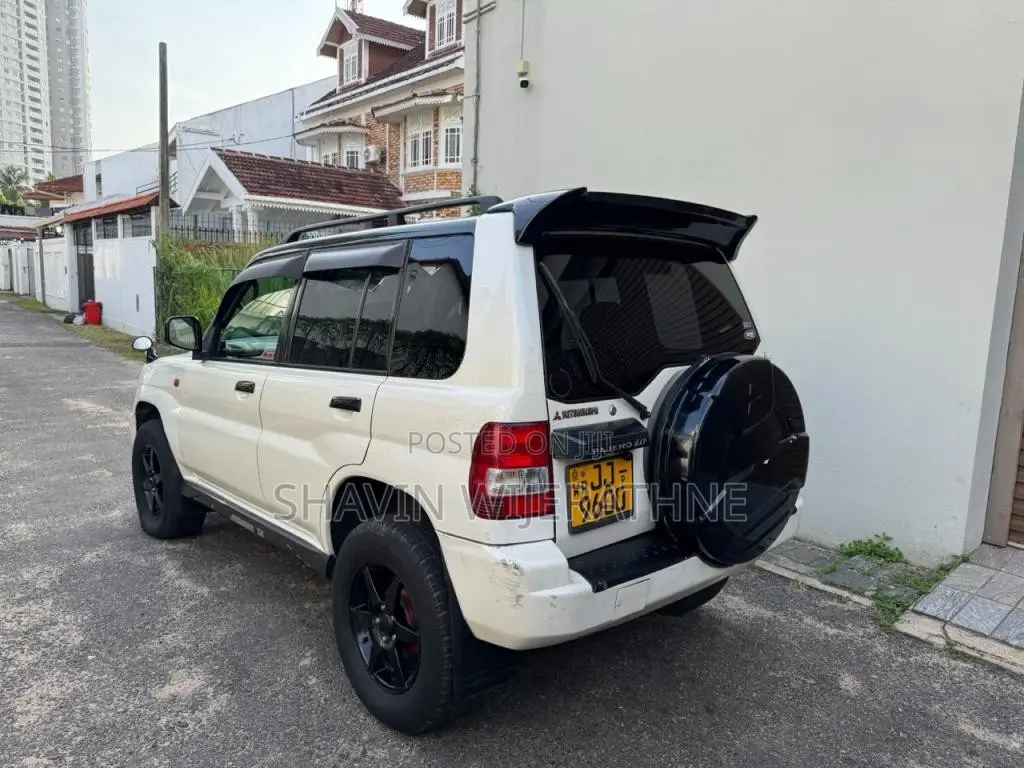 Mitsubishi Pajero Io 2001 SUV (Used)