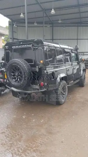 Land-Rover Defender 2015 SUV (Used)