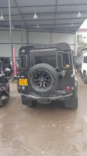 Land-Rover Defender 2015 SUV (Used)
