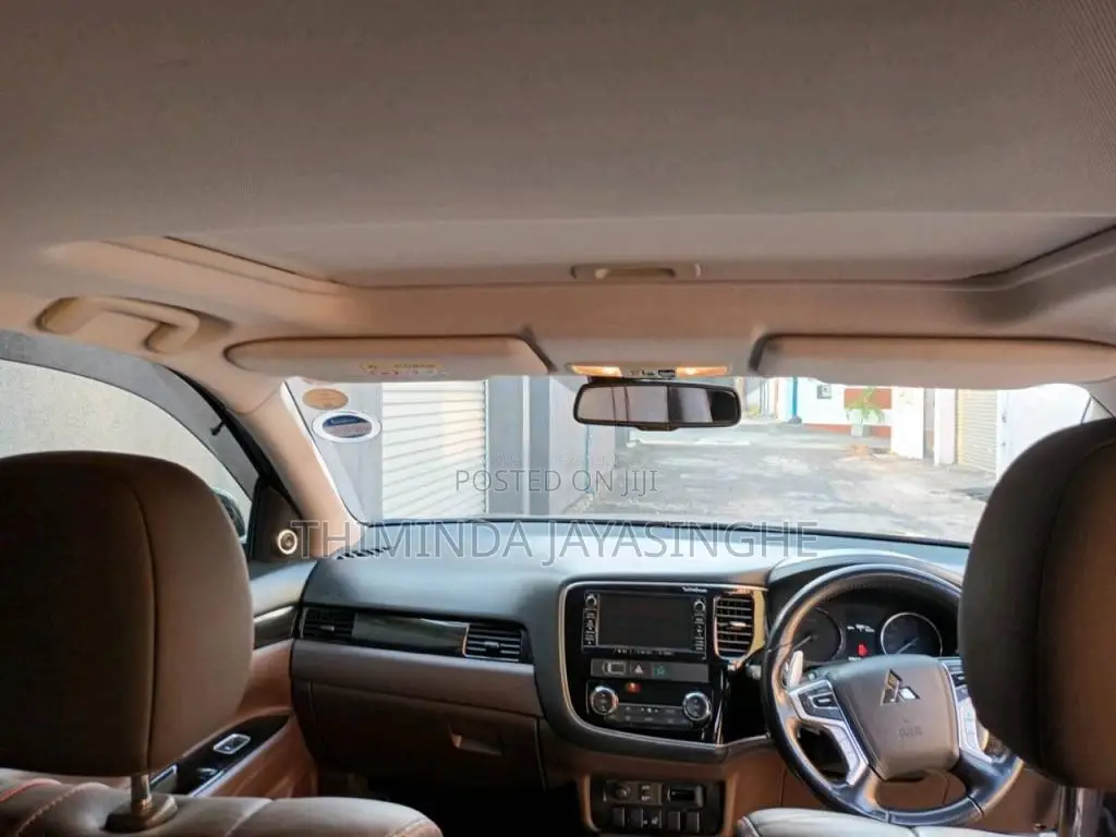 Mitsubishi Outlander PHEV Navi Premium 2015 SUV (Used)