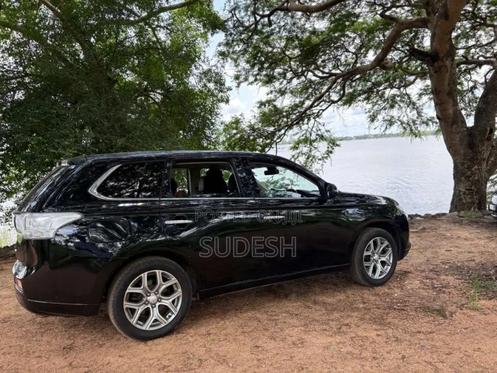 Mitsubishi Outlander PHEV 2014 SUV (Used)
