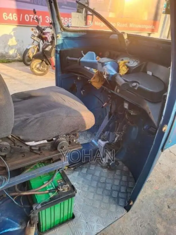 Piaggio Ape 2001 Three Wheel (Used)