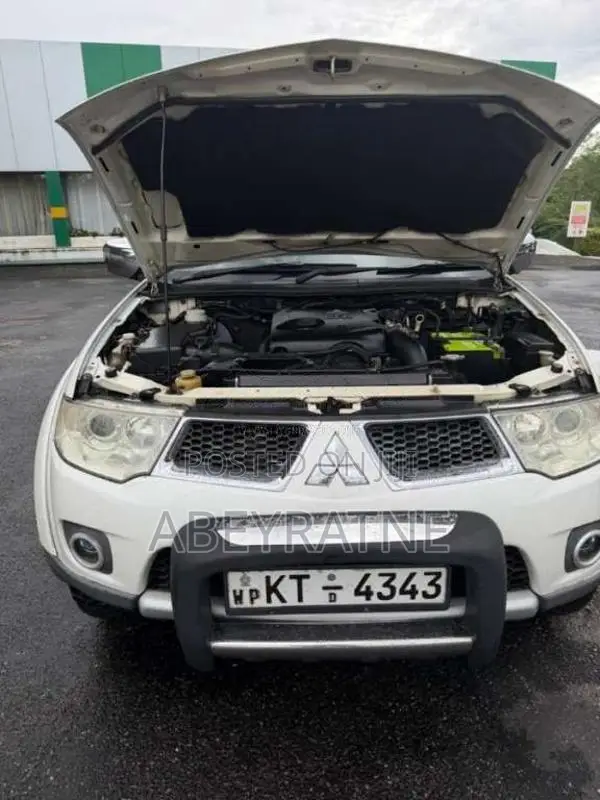Mitsubishi Montero 2012 SUV (Used)