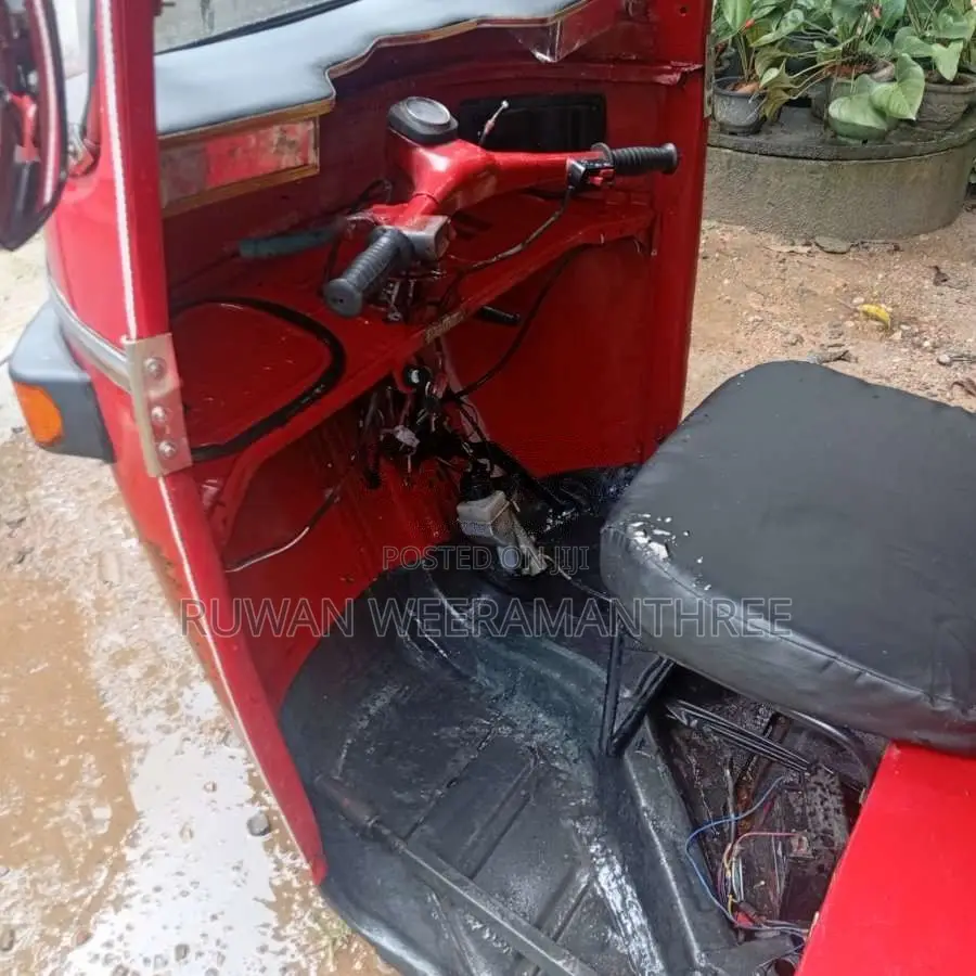 Bajaj 2 Stroke 2004 Three Wheel (Used)