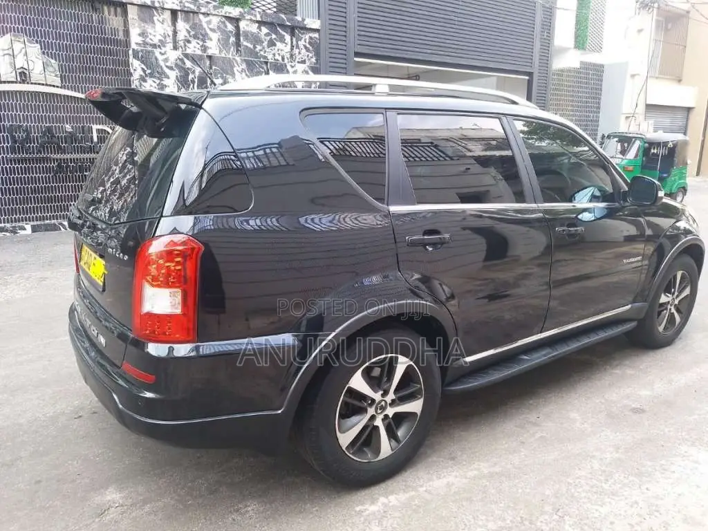 Micro Rexton W 2016 SUV (Used)