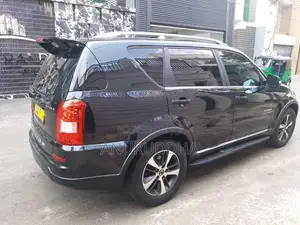 Micro Rexton W 2016 SUV (Used)