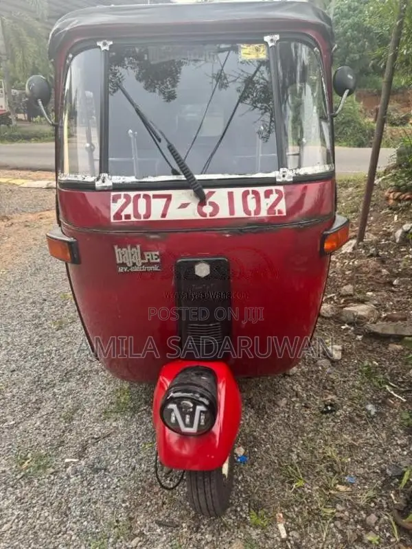 Bajaj Re 2000 Three Wheel (Used)