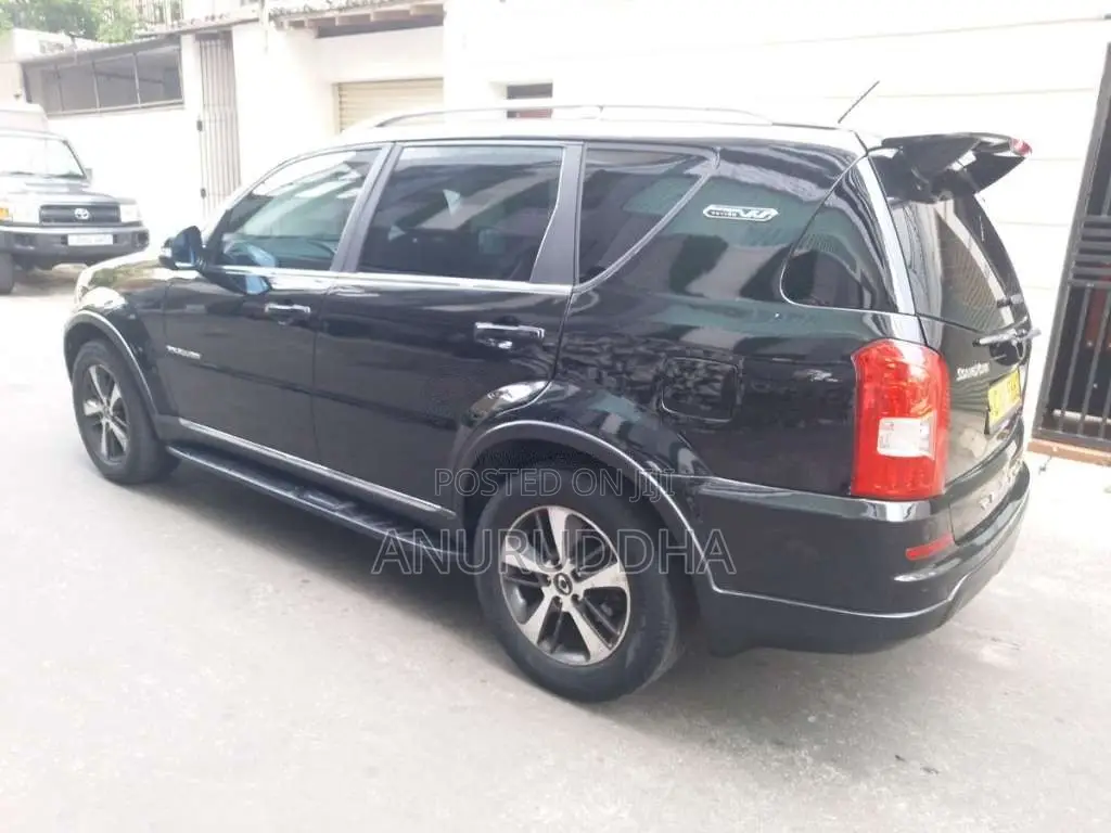 Micro Rexton W 2016 SUV (Used)