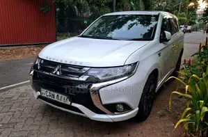 Mitsubishi Outlander PHEV 2015 SUV (Used)