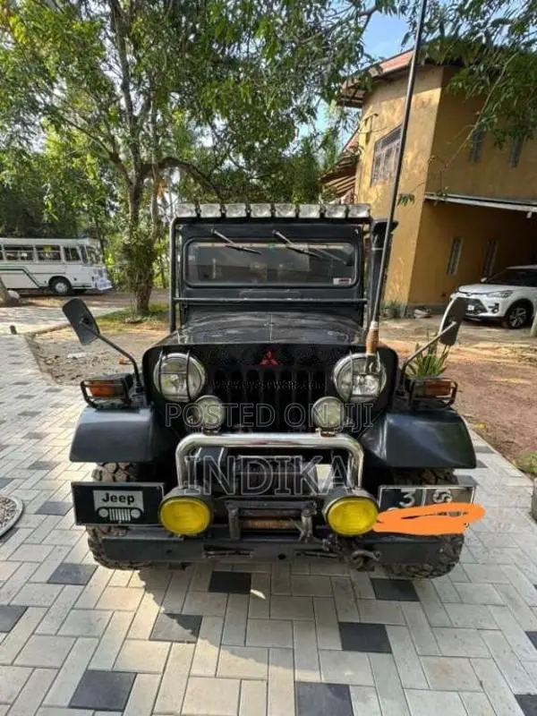 Mitsubishi 4DR5 1972 SUV (Used)